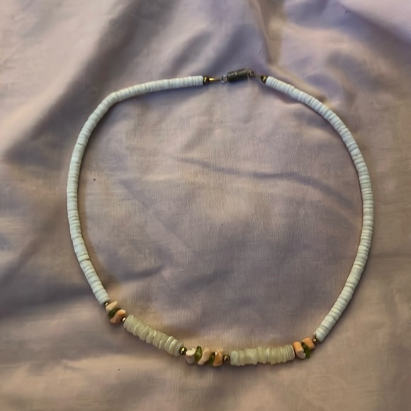 Shell 🐚 Necklace - Picture 2 of 3